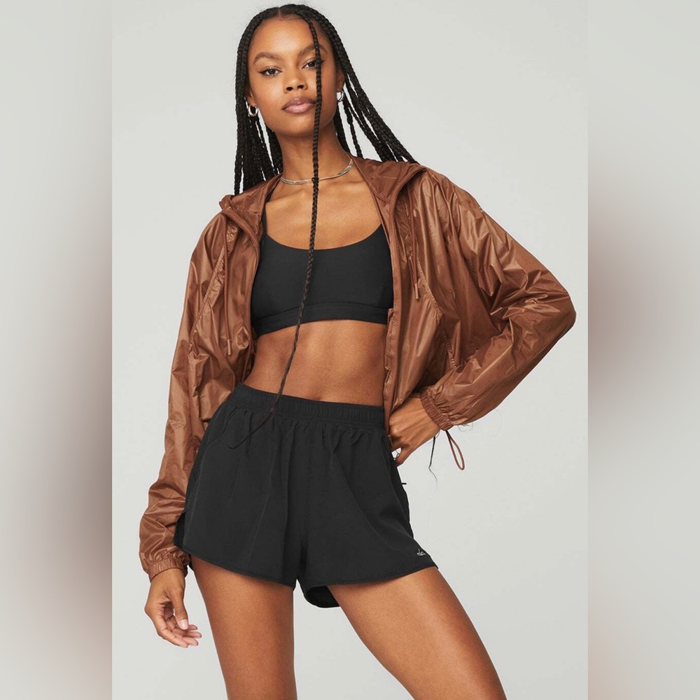 Alo yoga sprinter jacket in color rust
